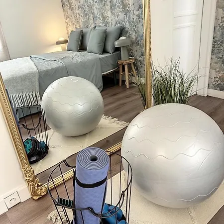 Sasha Paris